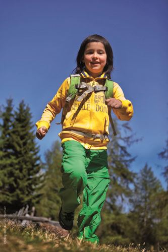 Kinder wollen beim Wandern und anderen Aktivitäten in der Natur so ausgerüstet sein, wie die Eltern.
