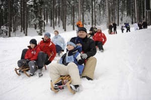 Anspruchsvoll und fast 1,5 km lang ist die Rodelbahn dem Wurmberg hinunter. Foto: © Wurmbergseilbahn Braunlage.