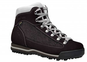 Fare la coda! Um den Winter Light Micro GTX W´s stehen die Frauen gerne Schlange!Foto: (c) Aku