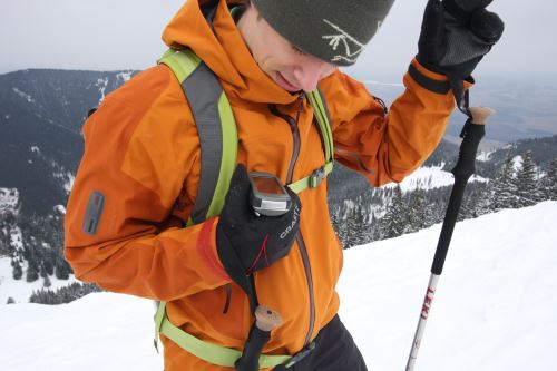 Familien die Geocaching ausprobieren möchten, können Angebote von den Jugendherbergen wahrnehmen oder sich in den Urlaubsorten GPS Geräte ausleihen. Foto: Garmin / Benedikt Braun
