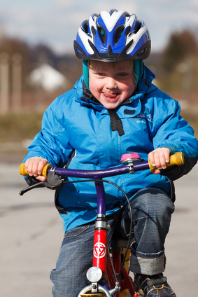 Auch kleine Kinder kommen am Main Radweg von Bad Staffelstein nach Bamberg sehr gut voran. foto: © oldline2 - Fotolia.com