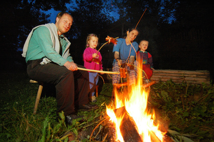 Nach dem Geisterpfad gehört ein gemeinsames Lagerfeuer unbedingt dazu! Foto: © Vojtech Vlk - Fotolia.com