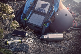 Warte, warte nur Weilchen? Sonnenergie kann mehr für Outdoorer tun! "Unsere Solar Kits sind so designed, dass das passende Set ein elektronisches Gerät an einem Tag mit Sonnenenergie wieder aufladen kann. Es dauert also nicht mehr mehrere Tage, bis die Solarzelle ein Smartphone aufgeladen hat," versichert Matthias Offermann. Foto:(c) Goal Zero
