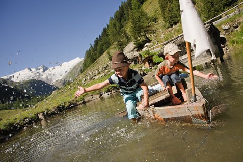 Leinen los! Beim Familienurlaub in Tirol gibt es maßgeschneiderte Angebote für Kinder. Foto: (c) Family Tirol