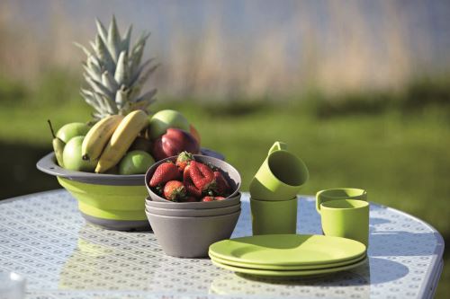 Mit Camping Geschirr aus Bambus, dass spülmaschinenfest aber 100% abbaubar ist, bietet Outwell ein öko-logisches Produkt an. Foto: (c) Kinderoutdoor.de