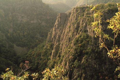 Um diesen Canyon mit den Kindern zu erforschen, braucht Ihr nur nach Sachsen- Anhalt zu fahren. Das Bodetal ist ideal für Outdoor Kinder. Fotograf: Verlag Janos Stekovics Stekovics, Janos Bildquelle: (c) Investitions- und Marketinggesellschaft Sachsen-Anhalt mbH