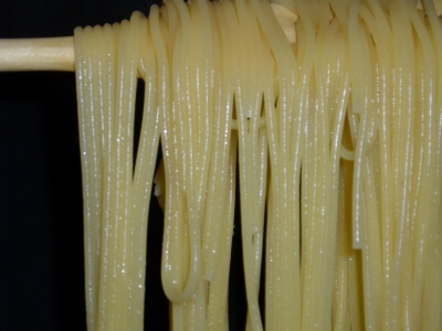 Ideal für Outdoorer: Spaghetti Carbonara! Foto: (c) kitty@net / pixelio.de