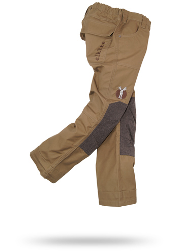 elkline schützt mit der Hose Buschprofi die Kinder gegen Mücken und UV-Strahlen. Foto: (c) Elkline