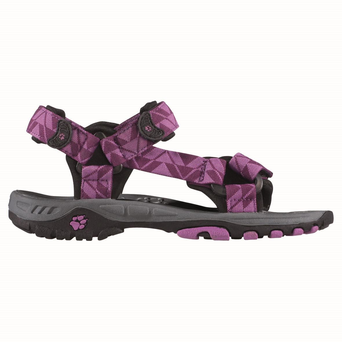 Bereit zum sommerlichen Outdoor Abenteuer sind Kinder mit der Sandale Seven Seas von Jack Wolfskin. Foto.(c) Jack Wolfskin
