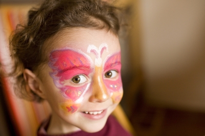 Bei der Schnitzeljagd am Kindergeburtstag bietet sich das Motto "Alle meine Tiere" an. Foto: Albrecht E. Arnold / pixelio.de