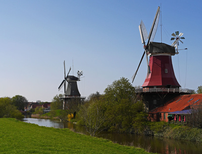So könnt Ihr beim Urlaub in Ostfriesland Euere Zeit aktiv verbringen: Bei einer Radtour mit den Kindern. Foto: Erich Westendarp / pixelio.de