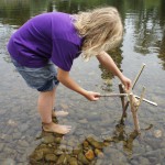 Sommerzeit ist die beste Zeit zum Bau von einem Wasserrad und Ihr seid fernab vom Trubel der Freibäder. Foto: (c) Kinderoutdoor.e