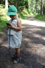 Der Renner für Outdoor Kinder: Geocaching, wie hier beim Sankenbach-Cache bei Baiersbronn. Foto:(c) Kinderoutdoor.de