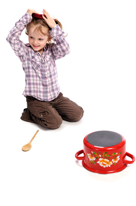 Bei der Kindergeburtstags Mottoparty Ritter gehört das Helmschlagen dazu. © Text und Gestaltung - Fotolia.com