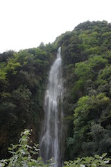 Hier rauscht es runter! Im Valle delle Cartiere testen wir die Meindl Kinderschuhe Idaho. Foto:(c) Kinderoutdoor.de