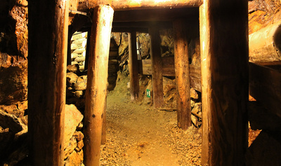 Hart ging es unter Tage zu. Mit den Kindern könnt Ihr bei einem Familienausflug ein altes Bergwerk besuchen. Foto: La-Liana / pixelio.de