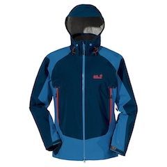Eine Softshelljacke, wie hier die Supercharge Jacket men von Jack Wolfskin, ist vielseitig einsetzbar. Foto: (c) Jack Wolfskin