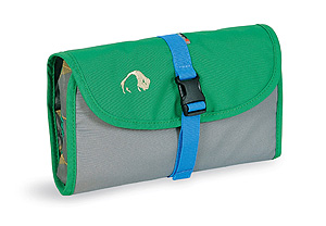 Tatonka am Morgen, vertreibt Kummer und Sorgen! Der Small Travelkit bietet alles was eine gelungene Kulturtasche braucht. Foto:(c) Tatonka