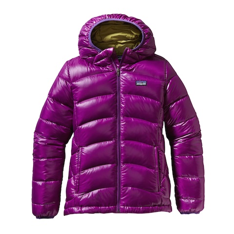 Eine Patagonia Jacke für Kinder die heiß aussieht und im Winter richtig warm hält: Girls Hi-Loft Down Sweater Foto: (c) Patagonia