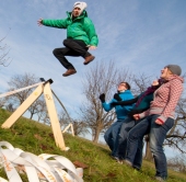 Zu Weihnachten eine Slackline kaufen und die ganze Familie hat was davon. Foto: (c) slackline-tools