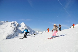 Alles Bobby oder was? Beim Skiurlaub mit Kindenr hat sich die Region Obertauern ein attraktives Sparprogramm einfallen lassen. © Obertauern Obertauern/ Salzburger Land/ A | ober104