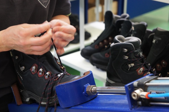 Trekkingschuhe sind hohe Handwerkskunst und haben eine gute Pflege verdient! Foto: (c) Kinderoutdoor.de