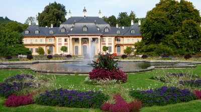 Schloss Pillnitz bei Dresden ist für Kinder und Outdoor Familien ein geniales Ziel. Foto: (c) Makrodepecher / pixelio.de