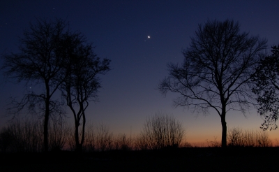 Jetzt im Dezember die Venus mit den Kindern beobachten. Eine Nachtwanderung die sich lohnt. Foto: (c) Hermann / pixelio.d