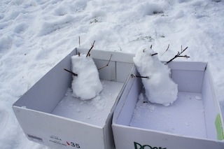 Bei der Schneemann-Ralley ist ganzer Einsatz gefordert. Foto: (c) Kinderoutdoor.de