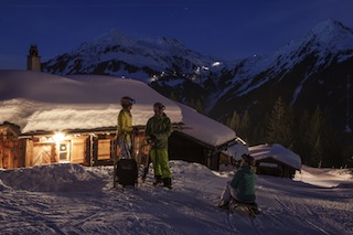 Im Montafon ist bei Tag und Nacht das Rodeln für Familien ein Erlebnis. Foto: (c) Daniel Zangerl / Silvretta Montafon