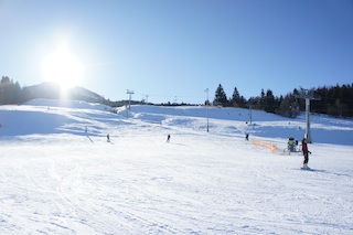 Skigebiete in den Mittelgebirgen schneiden in Punkto Familienfreundlichkeit gut ab. Foto: (c) Kinderoutdoor.de