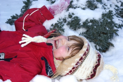 Auch im Schnee haben die Kinder ihren Spaß. Foto: (c) Juana Kreßner  / pixelio.de