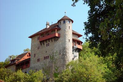 Eine Jugendherberge der besonderen Klasse ist Schloss Marienstein in der Schweiz. Foto (c) Kurt Michel / pixelio.de