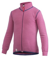 Woolpower stellt aus einem ungewöhnlichen Stoff das Kids Full Zip Jacket 400 her. foto. (c) woolpower