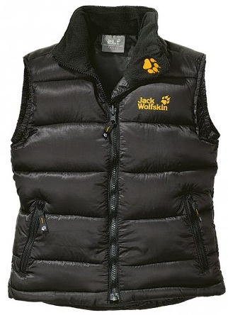 Eine Weste die es in sich hat: Jack Wolfskin hat die Weste mit einer extrem leichten Füllung ausgerüstet. Foto (c) Jack Wolfskin