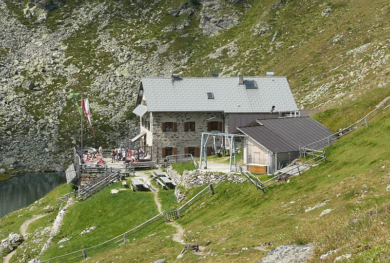 Einen genialen Blick auf die Bergwelt von Südtirol bietet sich von der Raldseehütte aus.  Foto (c) Bernd Haynold; Dual License GFDL and CC-by-sa 1.0, 2.0, 2.5, 3.0