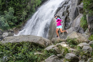 Bei La Sportiva läuft´s. Frische Farben und hochwertige Materialien gehören zur Mountain Running Linie. Foto (c) La Sportiva