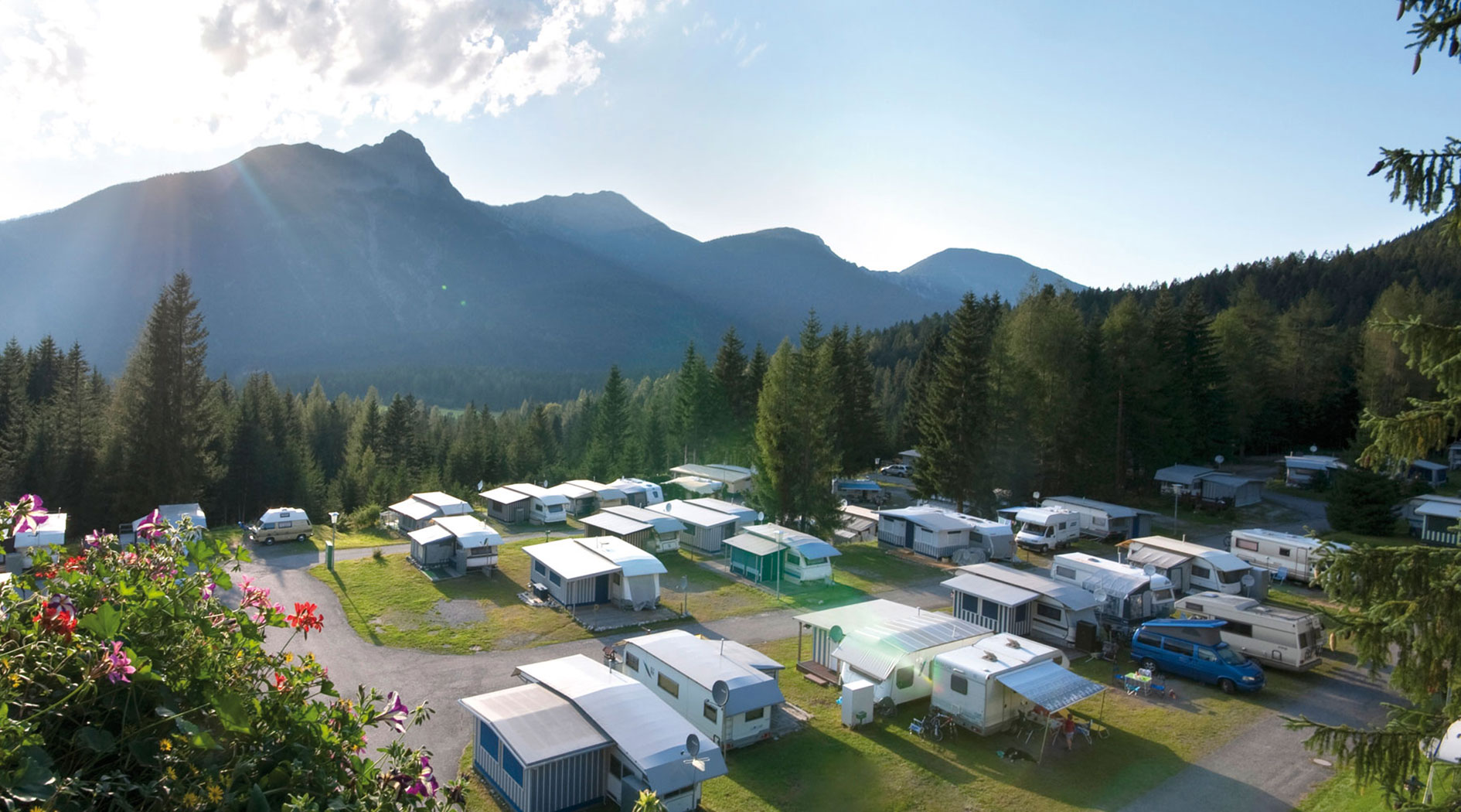 Camping am Fuß der Zugspitze: Ein guter Ausblick.  Foto ©Zugspitz Resort /Camping