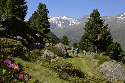 Am 17. August 2014 eröffnet Oberhofen im Inntal den neuen Oberhofer Höhensteig. Auf dem neu sanierten und beshilderten Bergpfad gelangen Wanderer in einer schönen Tagestour vom Inntal ins Sellraintal. Copyright: Innsbruck Tourismus