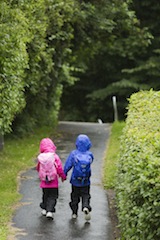 Kinderjacken, wie die von Bergans, sind im Frühjahr mit all seinen Wetterkapriolen perfekte Begleiter. Foto (c) Bergans