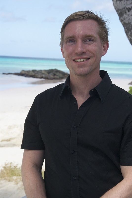 "Schon mal am Strand gespielt und ausgesehen wie ein paniertes Schnitzel?" Der Gründer von mawaii, Daniel Rintelmann, über den größten Nachteil von manchem Sonnenschutz. foto (c) mawaii