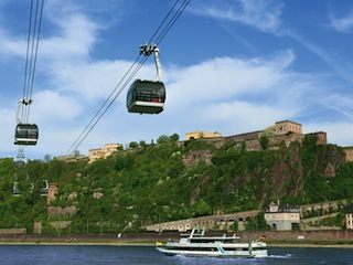 Mit der Seilbahn über den Rhein: In Koblenz ist es möglich. foto © Koblenz-Touristik