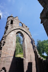 Die Klosterruine von Allerheiligen in Baden-Württemberg beeindrucken große und kleine Wanderer. Foto (c) Kinderoutdoor.de