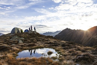 Alles wach?! Eine grandiose Morgenstimmung erlebt Ihr beim Zelten in den Bergen von Silvretta-Montafon. Foto (c) Silvretta Montafon, Daniel Zangerl