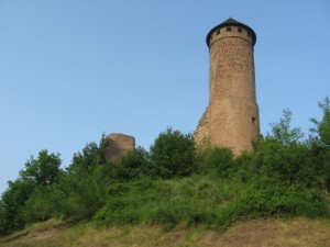 Wer sagt, dass es in Ostfrankreich (Saarland) nur Kohlehalden gibt. In Kirkel steht eine Burgruine auf der es im Burgsommer Mitmachaktionen gibt. Foto (c) Seltrecht / pixelio.de
