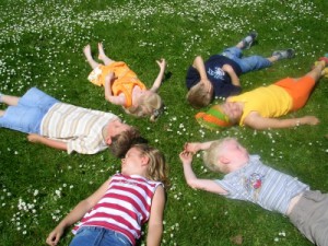 Flotte und Kindergeburtstag Spiele und die Gäste geben auch mal Ruhe.  Foto (c)  Rolf Kühnast  / pixelio.de