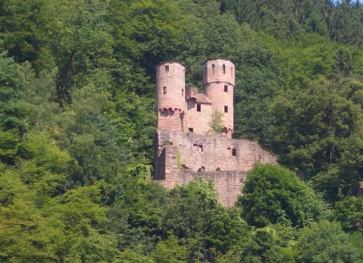 Burg Schadeck (Schwalbennest) eine von vier Burgen die Ihr bei Neckarsteinach erwandern könnt.  Foto (c) Ralph-Thomas Kühnle  / pixelio.de