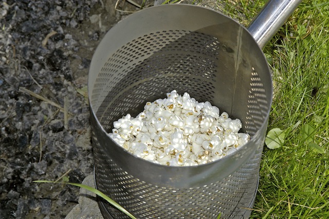 Die Alternative zum Stockbrot: Popcorn. Foto (c) Venatus