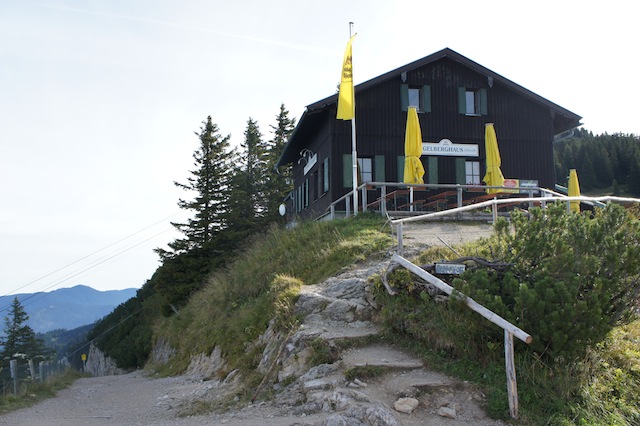 Das Tegelberghaus ist auch ohne Schweiss zu erreichen: Der Bergbahn sei Dank! Foto (c) Kinderoutdoor.de