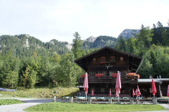 Bei Königs ist ein Zimmer frei! Die bayerischen Könige übernachteten bei ihren Jagden in den Ammergauer Alpen hier in der Bleckenau. Foto (c) Kinderoutdoor.de